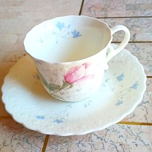 Mikasa "Vintage"bone china/tea cup set- April rose pattern- 1 cup/1 saucer...new